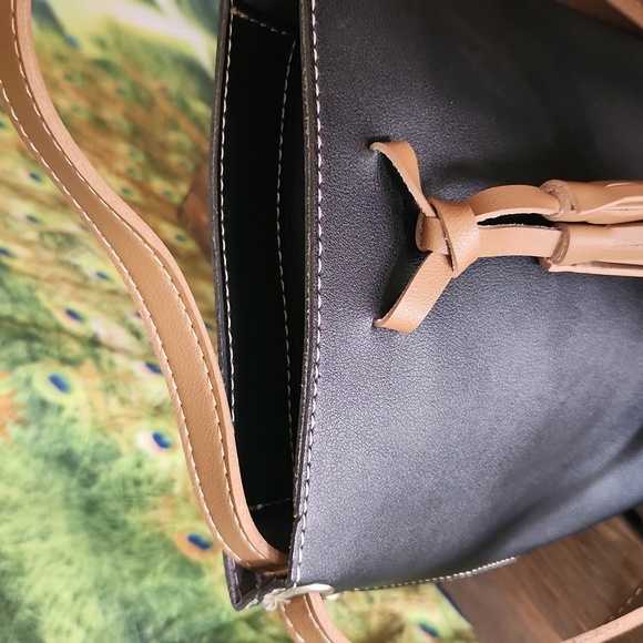 FOSSIL  New condition  black & tan leather crossbody hand bag. - Picture 3 of 7